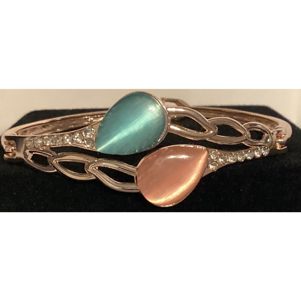 2763NWOT Rose Gold Bracelet Bangle With Pink/Blue Flower Cubic Zirconia Crystals